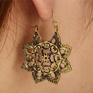 Dahlia antiqued star flower earrings